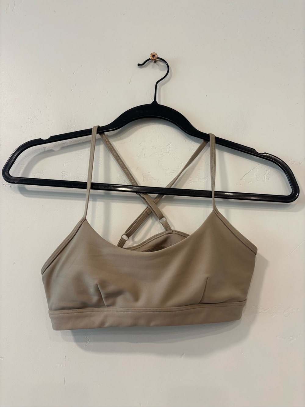 Alo Yoga Airlift Intrigue Bra in Gravel Womens Size XS Pilates Yoga Gym Comfy